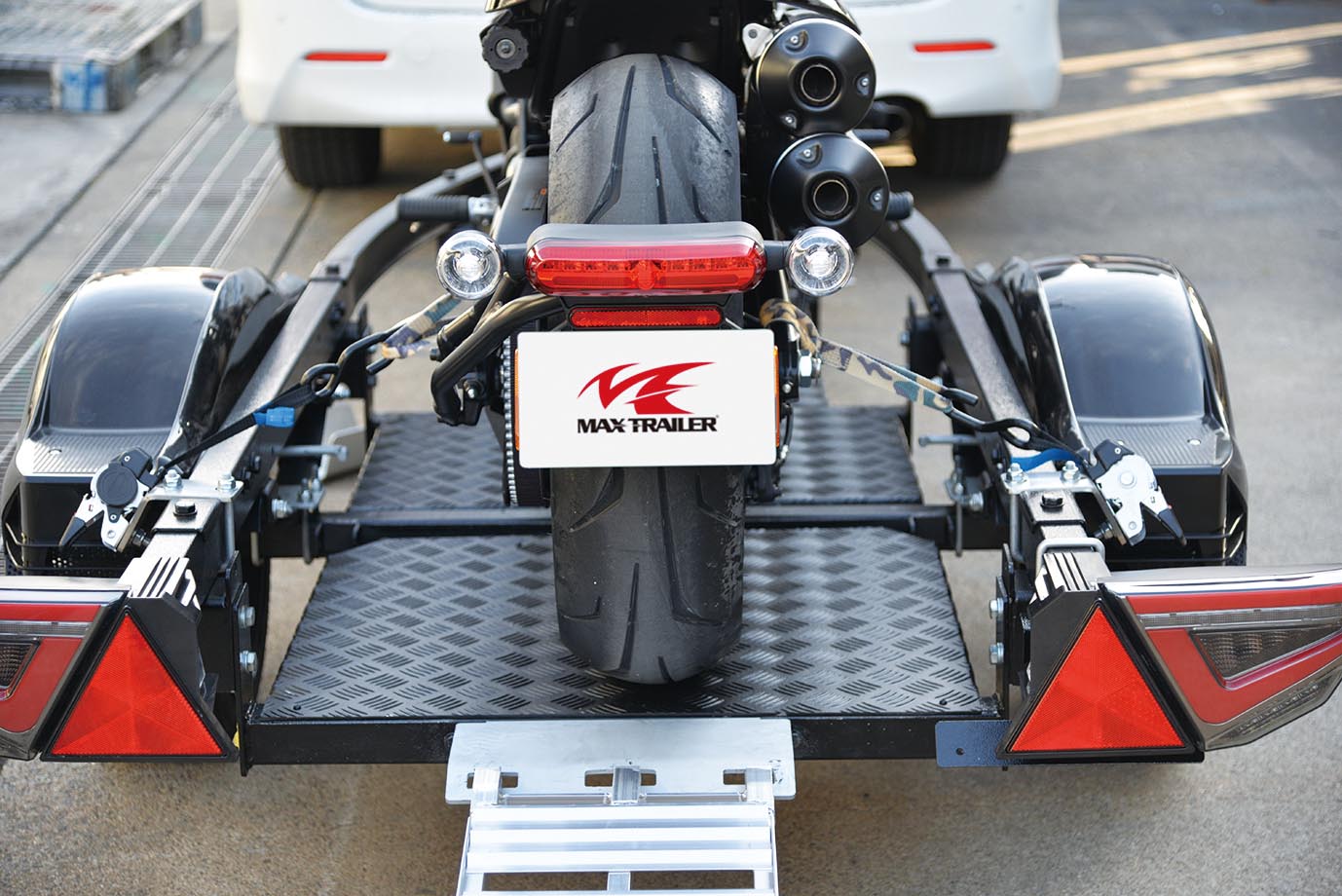 オプション：コンパクト収納式タイダウンキット